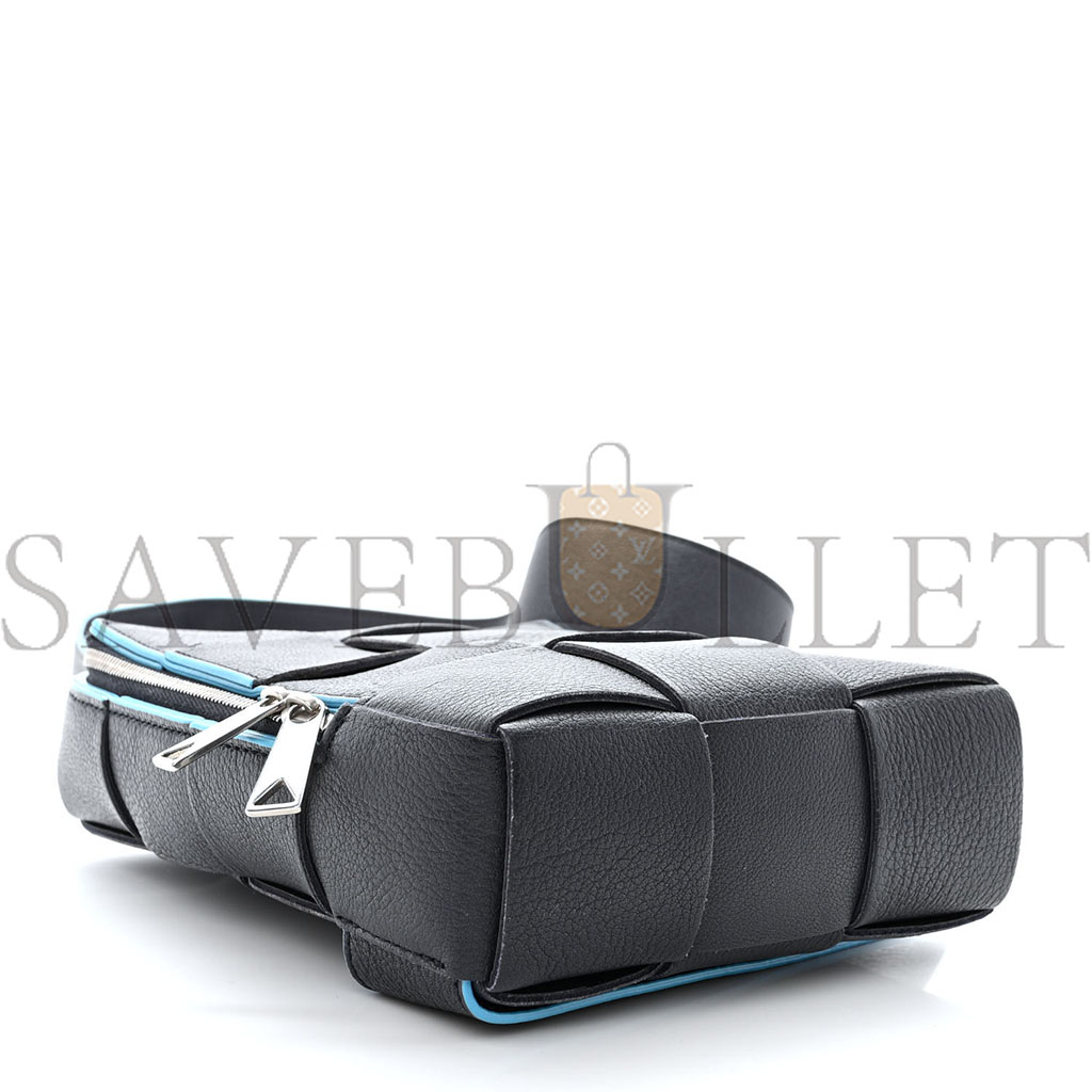 BOTTEGA VENETA GRAINED CALFSKIN INTRECCIO MINI CASSETTE SLING BAG DEEP BLUE POOL (20*15*5cm) BOTTEGA VENETA GRAINED CALFSKIN INTRECCIO MINI CASSETTE SLING BAG DEEP BLUE POOL (20*15*5cm)